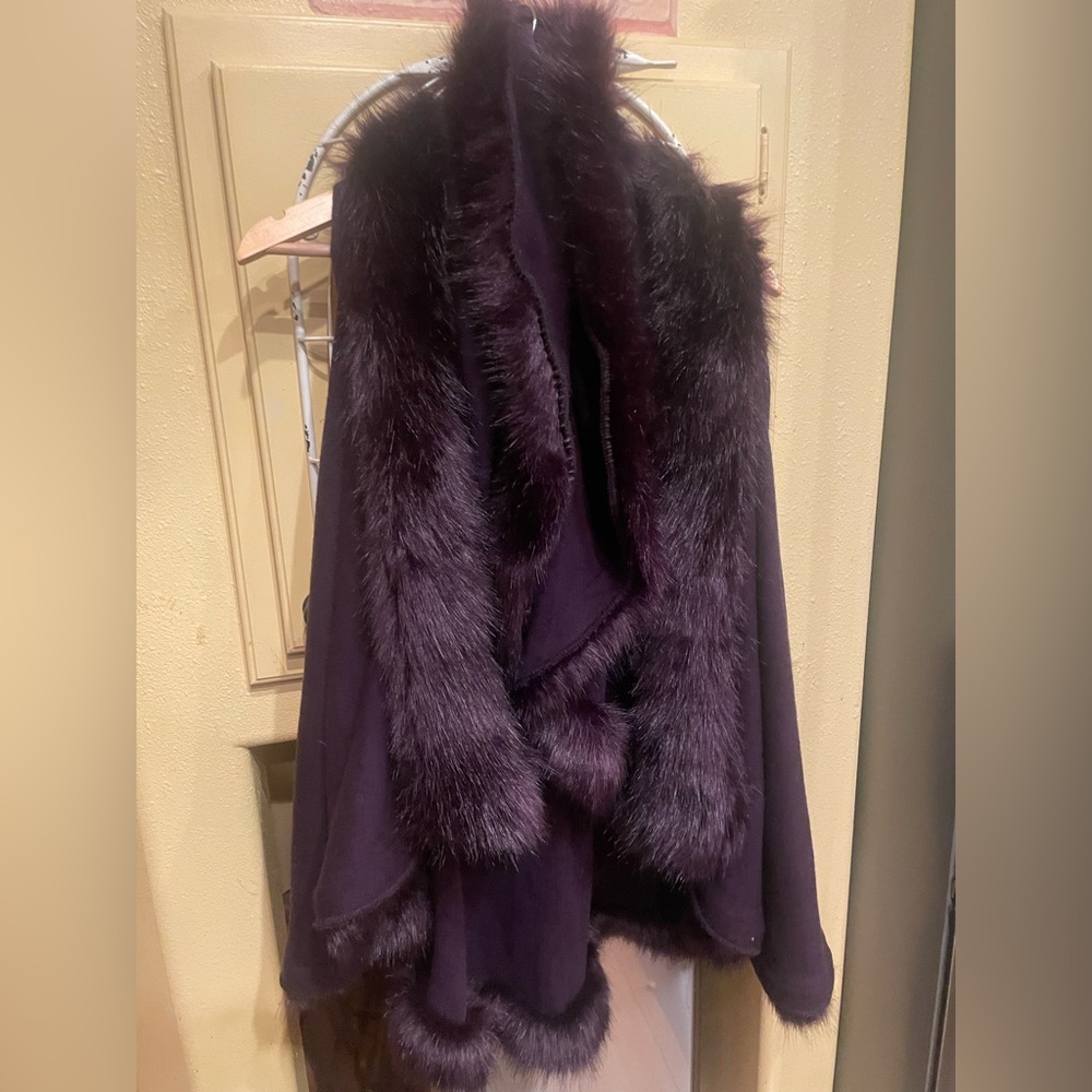 NWT-Plush Purple Faux Fur Trim Cape